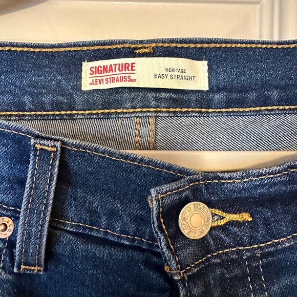 Levi’s jean - Picture 2 of 3